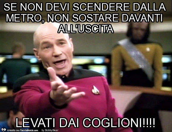 Se non devi scendere dalla metro, non sostare davanti all'uscita levati dai coglioni