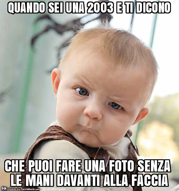 Quando sei una 2003 e ti dicono che puoi fare una foto senza le mani davanti alla faccia