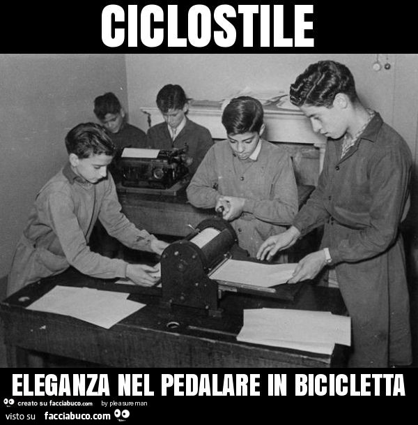Ciclostile eleganza nel pedalare in bicicletta