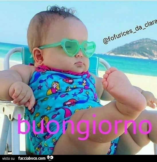 Bimba al mare con occhiali a cuore - Facciabuco.com