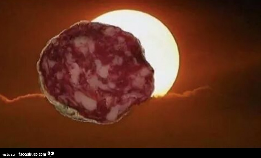 Eclissi di luna con fetta di salame