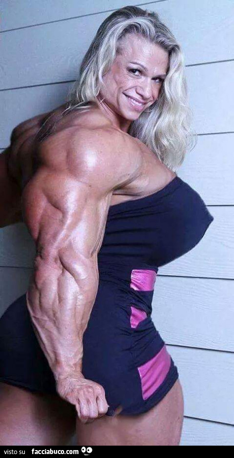 Donna super muscolosa