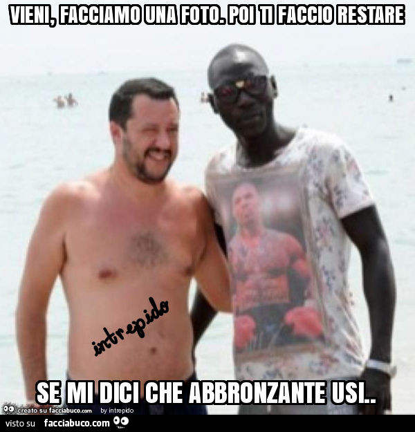 Vieni, facciamo una foto. Poi ti faccio restare se mi dici che abbronzante usi