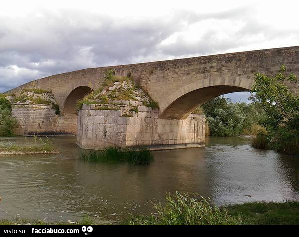 Ponte romano sopra il fiume Ofanto